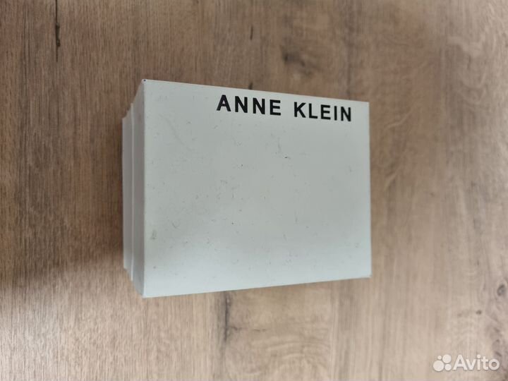 Часы наручные женские