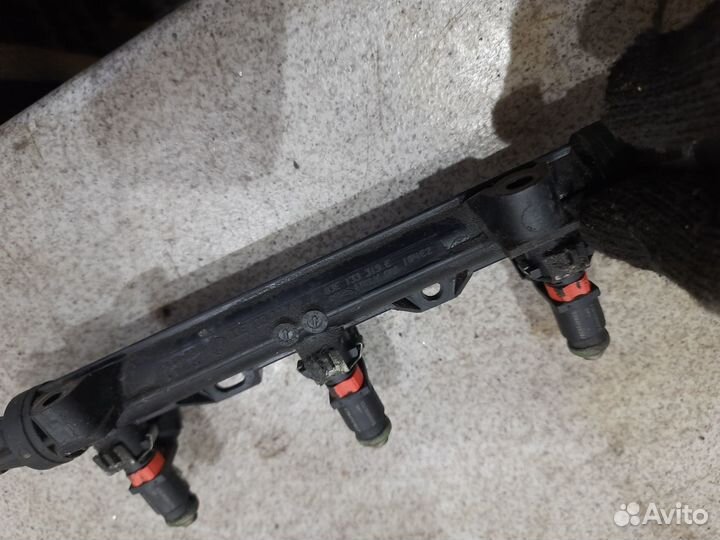 Топливная рампа в сборе для 1.2 CGP Skoda Rapid