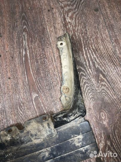 Брызговик задний правый Toyota Master Ace Surf