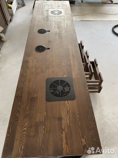 Маникюрный стол