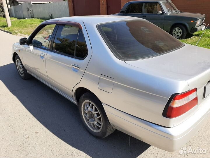 Nissan Bluebird 1.8 AT, 1996, 200 000 км