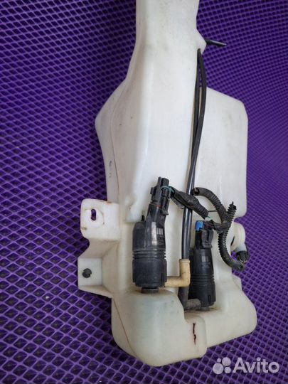 Бачок стеклоомывателя Cadillac Escalade GMT820 LQ9