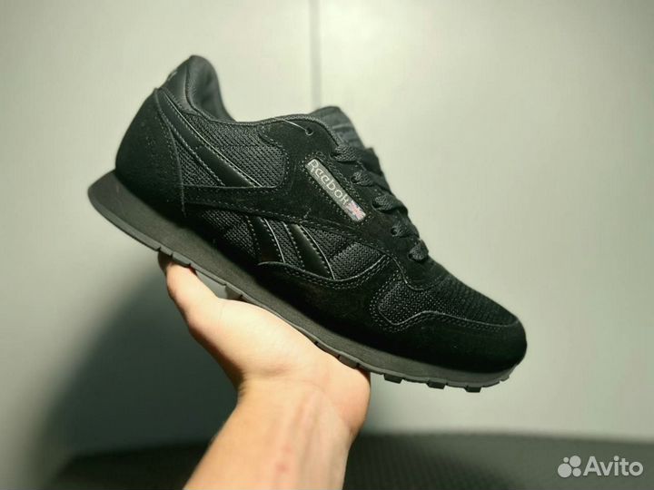 Кроссовки Reebok эргономичные