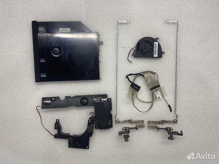 Ноутбук Asus X553M в разборе по запчастям