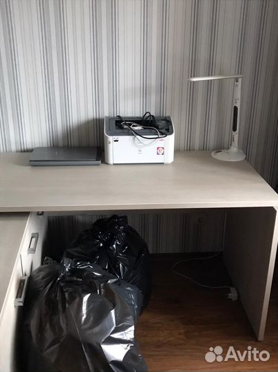 Большой стол письменный с тумбой