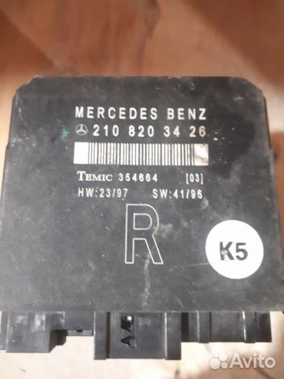 Блок управления двери 210 820 34 26 мерседес 210