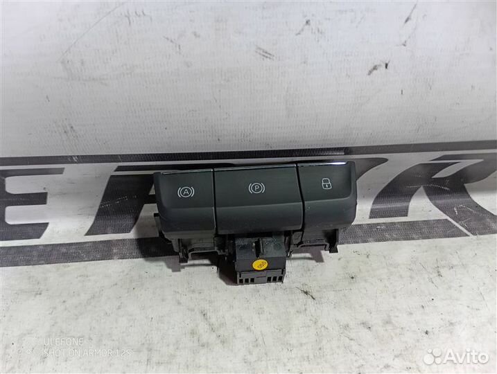 Кнопка стояночного тормоза Skoda Superb III 1.6