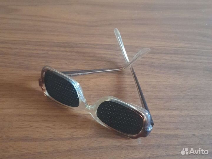 Очки перфорационные (тренажер зрения)