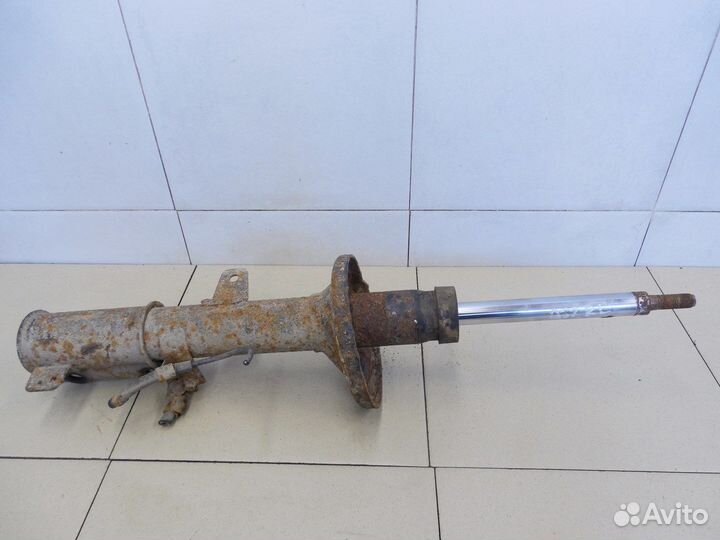 Амортизатор задний левый Avensis I 1997-2003