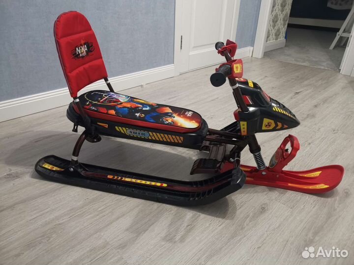 Детский снегокат со спинкой