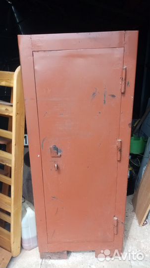 Сейф металлический