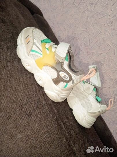 Кроссовки детские