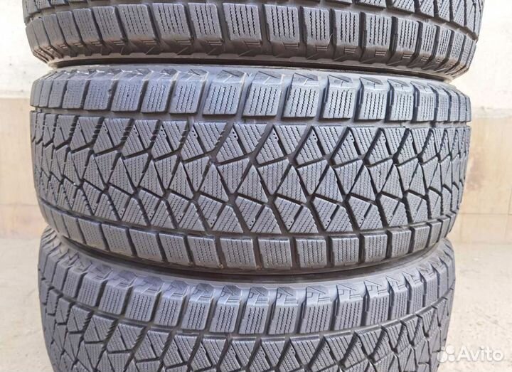Bridgestone Blizzak DM-V2 225/60 R17 99V