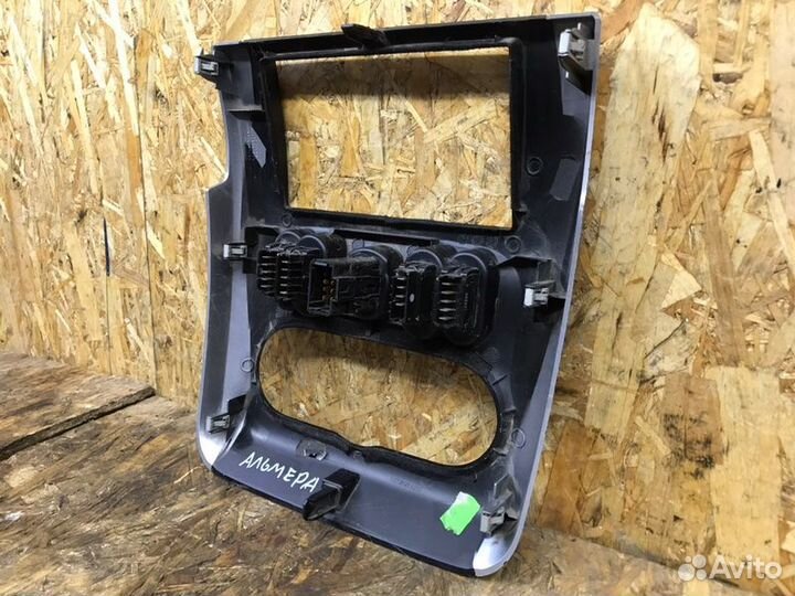 Накладка на торпедо Nissan Almera G15 седан 1.6