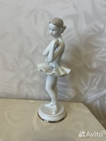 Статуэтка фарфор
