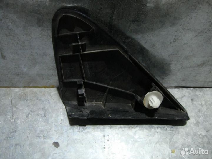 Накладка крыла Corolla 150 пер R б\у (арт. 6011712030)