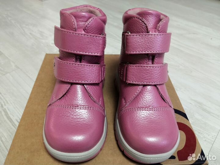 Ботинки для девочки демисезонные новые 23,24,25