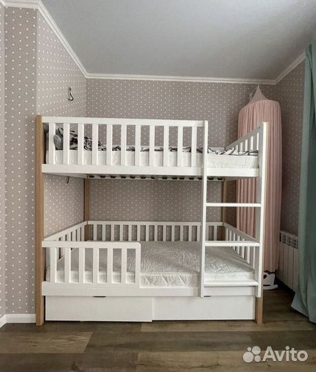 Двухъярусная кровать