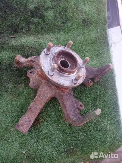 Кулак поворотный передний левый Chrysler Voyager 3