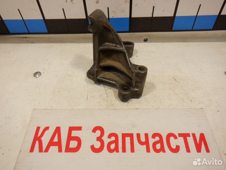 Кронштейн насоса гур VW Golf Passat 2.0i 8V 2E