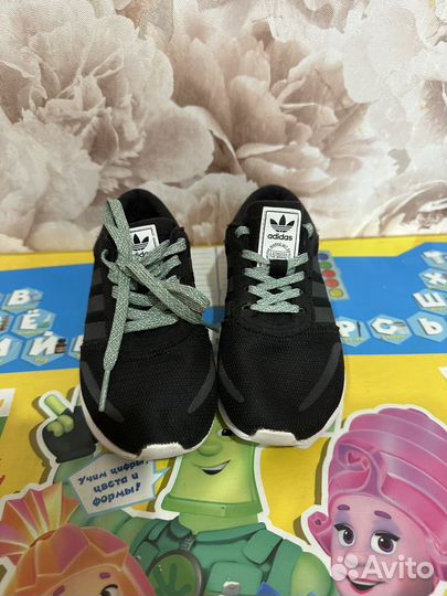 Кроссовки adidas