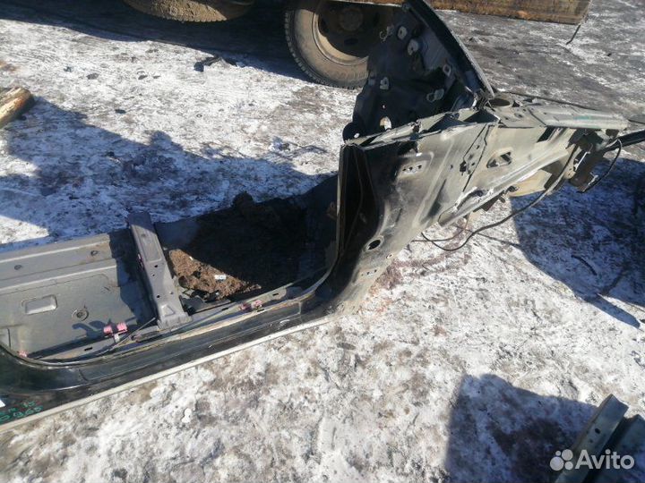 Порог кузова правый Toyota Harrier MCU15 1MZ-FE