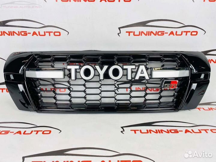 Решетка радиатора Toyota Land Cruiser 200 GR V3969