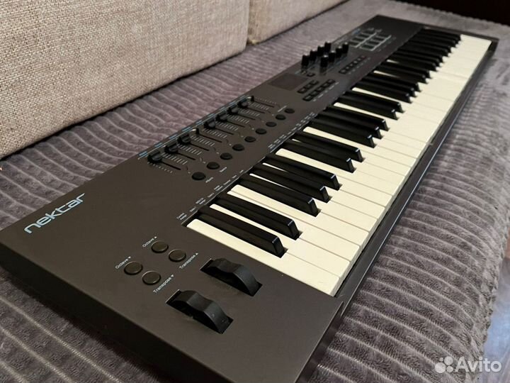 Midi-клавиатура Nektar Impact LX61+ со стойкой