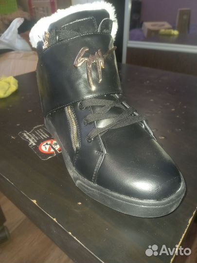 Ботинки женские зимние 39-40 размера