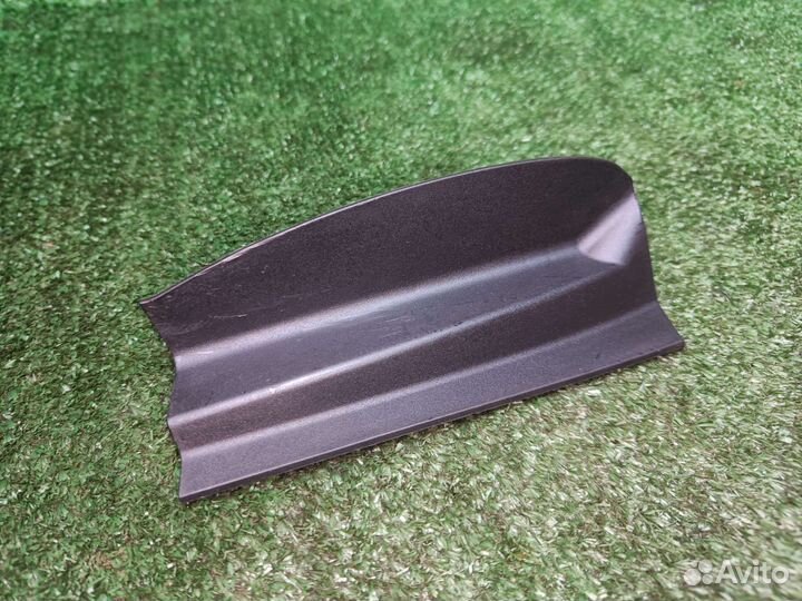 Накладка левого фонаря Nissan Almera G15