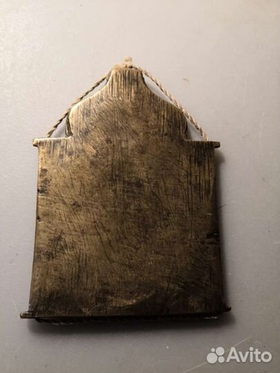 Икона старинная. Медная пластика с эмалями