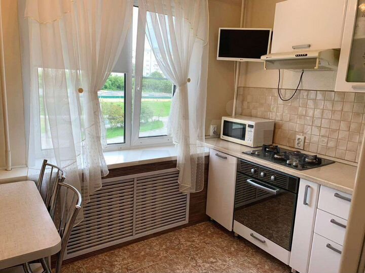 2-к. квартира, 53 м², 4/10 эт.