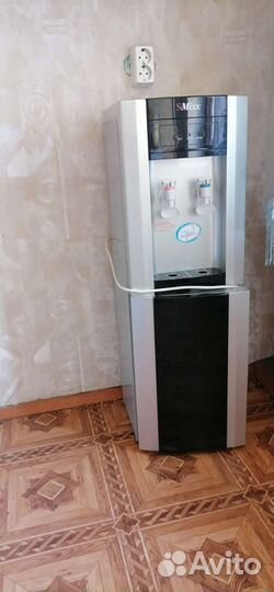 Кулер для воды напольный