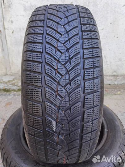 Goodyear UltraGrip Performance 235/55 R19 105V