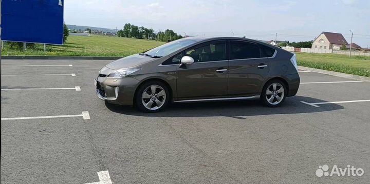 Аренда авто под такси toyota prius
