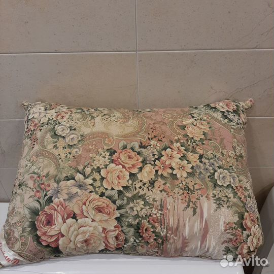 Подушка перьевая 70 45. 