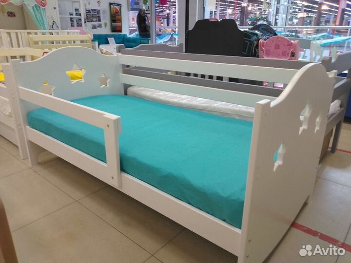 Кровать детская из массива