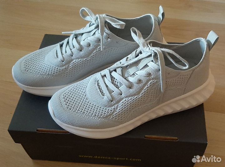 Кроссовки Демикс новые 37