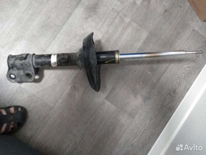 Амортизатор подвески передний правый Acura MDX