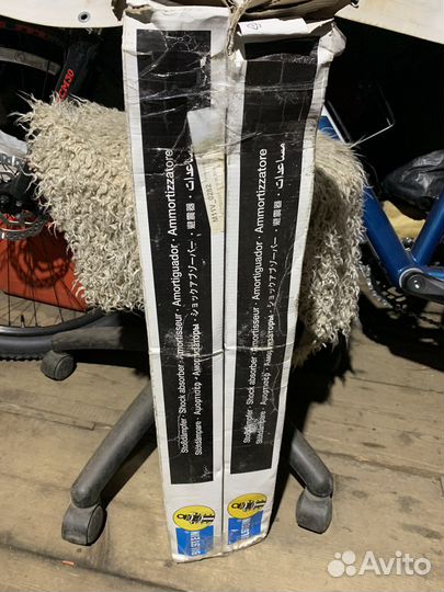 Задние амортизаторы Opel Астра J 2014 г.в