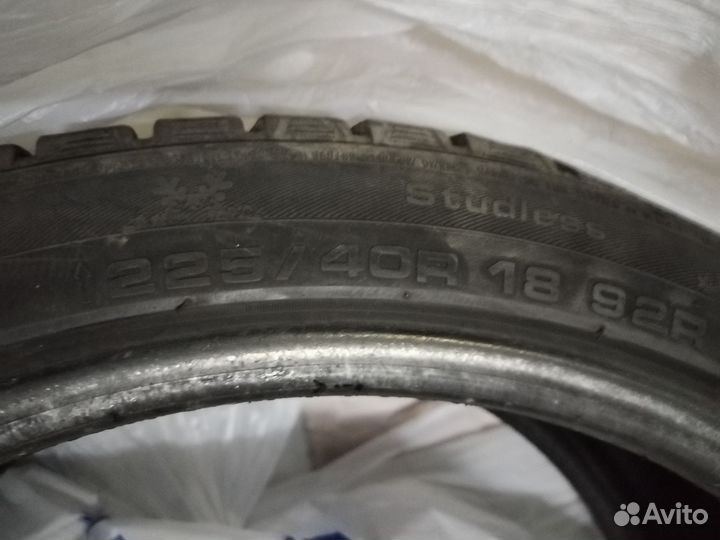 Kumho 722 225/40 R18