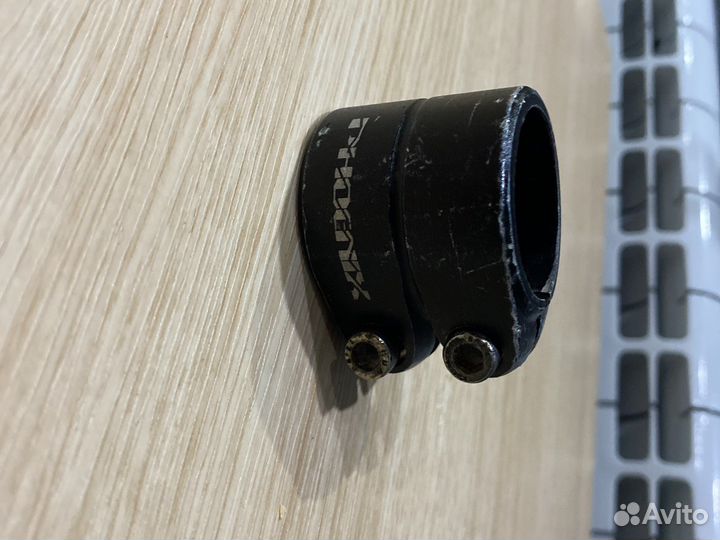 Зажим для трюкового самоката