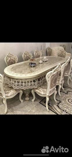 Стол и стулья