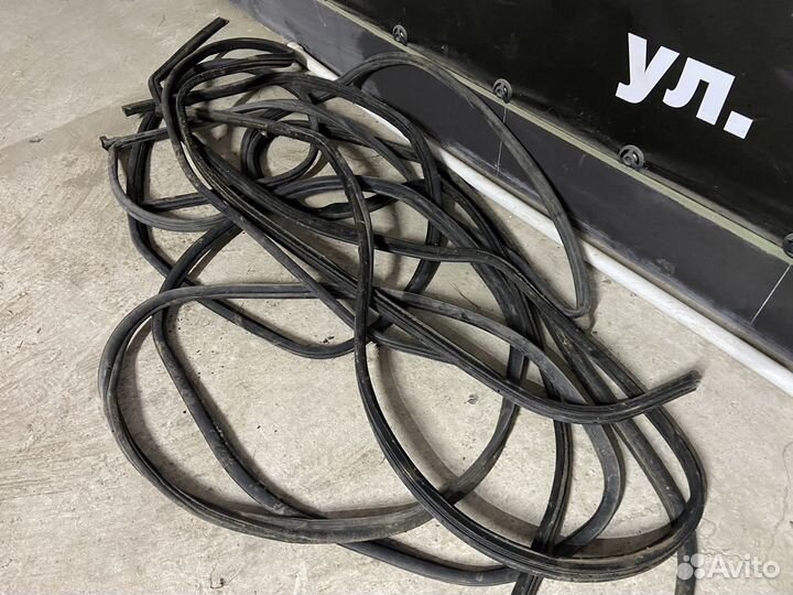 Уплотнитель двери range rover 4.2 L322 2007