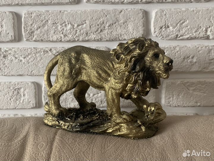 Статуэтка лев