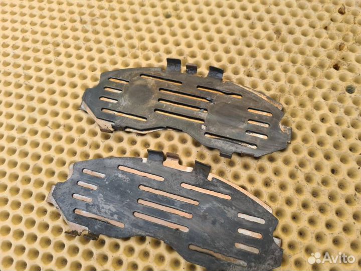 Противоскрипные пластины переднее Infiniti M25 M37