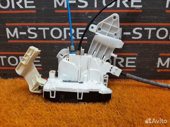 Замок двери задний правый Mercedes-Benz E-Class