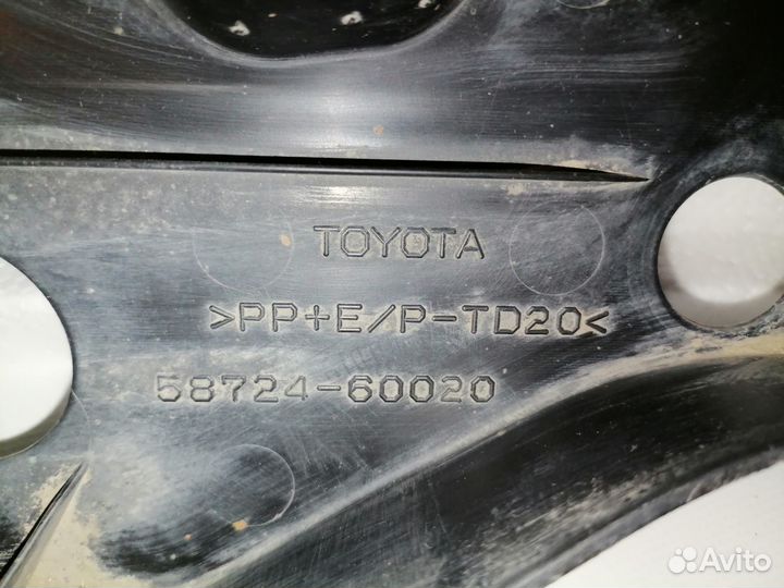 Пыльник задний левый Toyota Land Cruiser 150