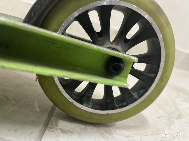 Трюковой самокат MGP