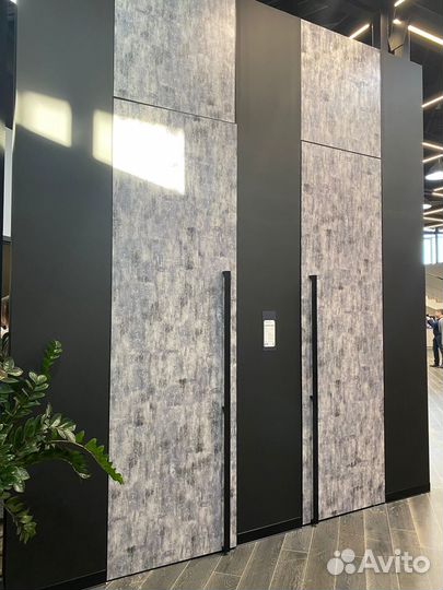 Скрытая дверь под дизайн